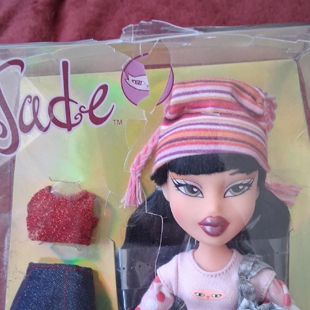 Jade Doll with Fashion Accessories - Picture 3 of 8